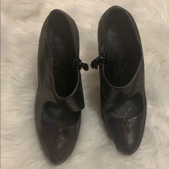 EUC Size 37 heels! D1 - Picture 2 of 5